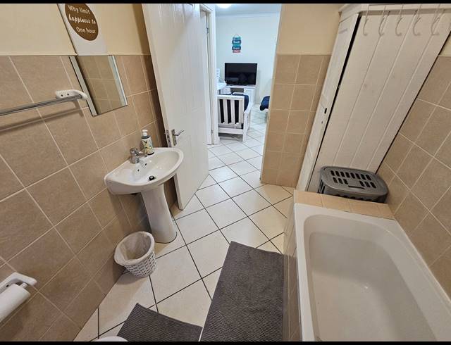 2 BEDROOM APARTMENT FOR SALE IN HARTENBOS CENTRAL